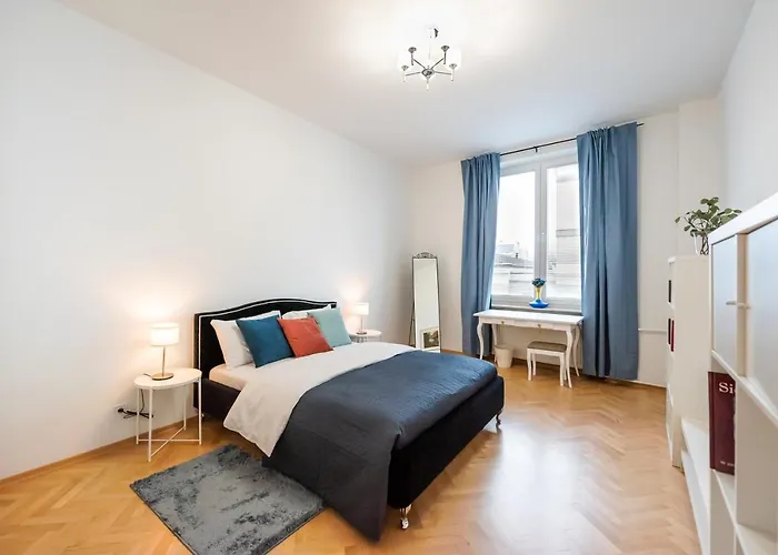 Metro Swietokrzyska Enchanting Apartment